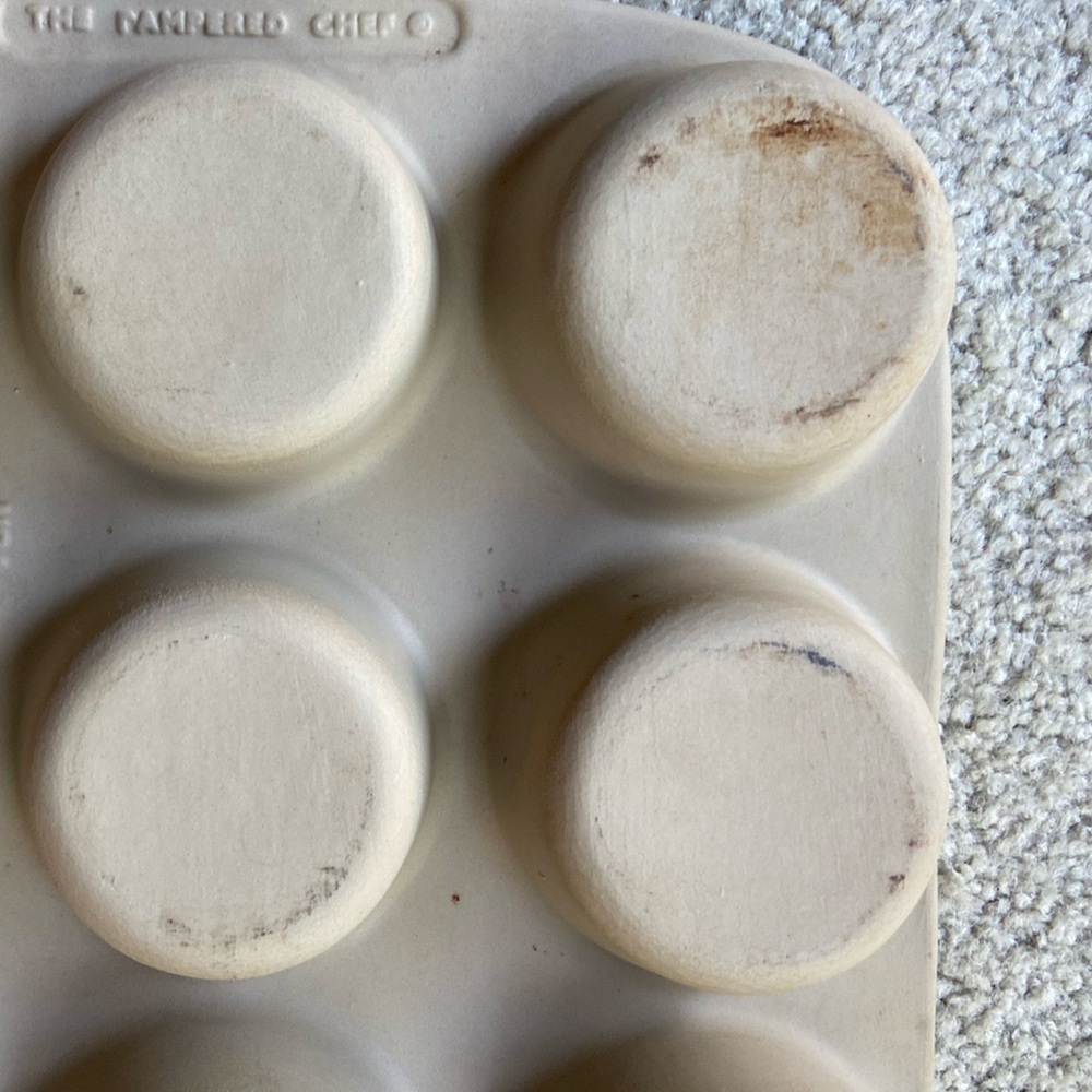 🪷Pampered Chef Family Heritage Stoneware Muffin Cupcake Pan Discontinued RARE - Picture 6 of 9